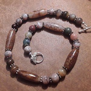 Fancy agate necklace 16" silver plated clasp.
